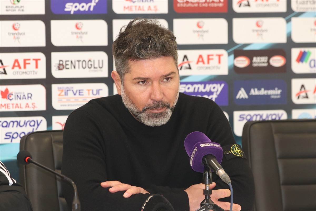 Trendyol 1. Lig'in 19. haftasında Erzurumspor FK ile Şanlıurfaspor, Kazım Karabekir Stadyumu'nda...