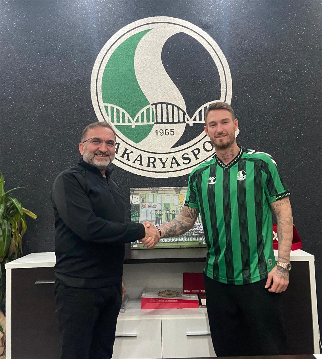 Trendyol 1. Lig ekiplerinden Sakaryaspor, forvet Ömer Şişmanoğlu ile yarım sezonluğuna...