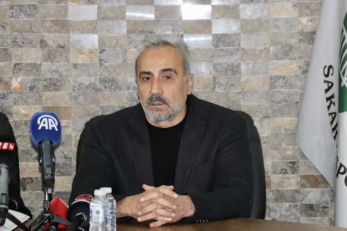 Trendyol 1. Lig ekiplerinden Sakaryaspor, teknik direktörlük görevine getirilen Mustafa Dalcı...