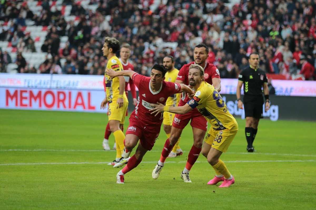 Trendyol Süper Lig'in 18. haftasında Onvo Antalyaspor ile İkas Eyüpspor Corendon Airlines Park...