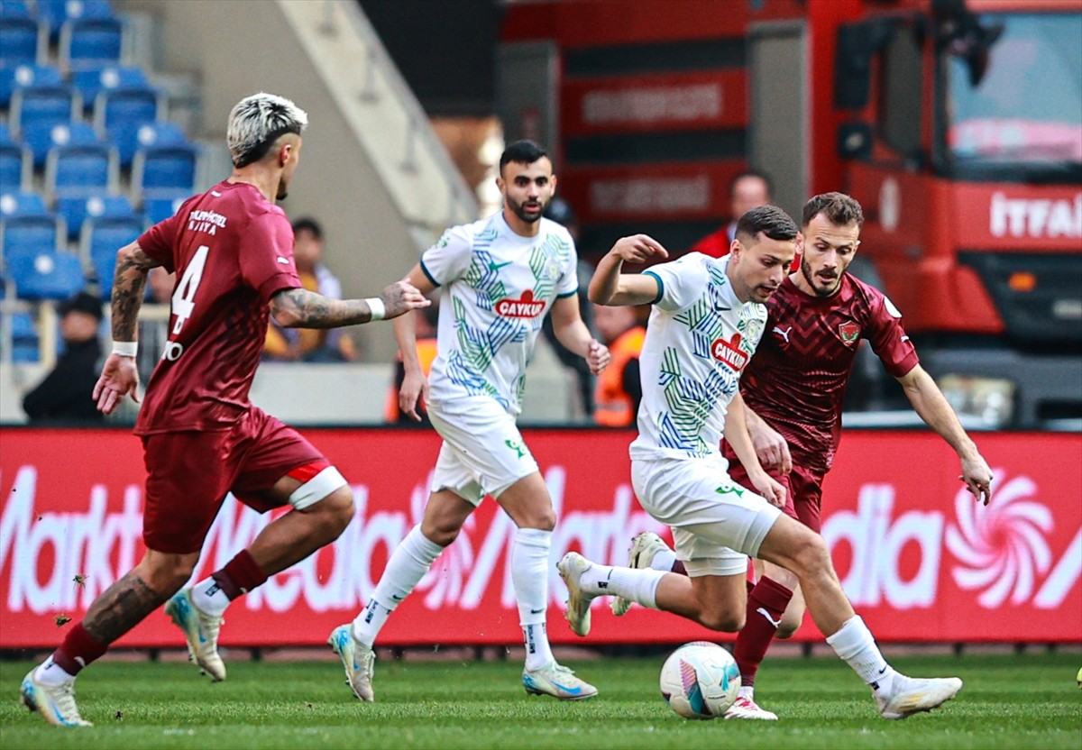 Trendyol Süper Lig'in 19. haftasında Atakaş Hatayspor ile Çaykur Rizespor, Mersin Stadyumu'nda...