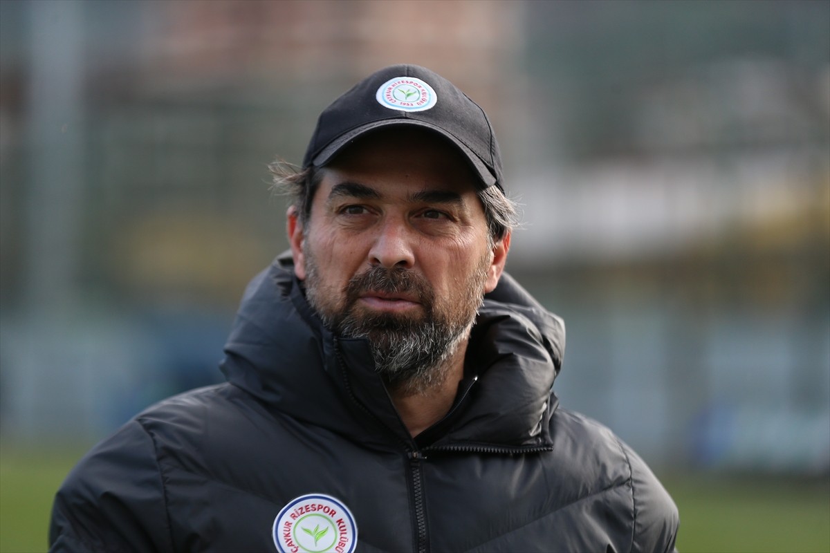 Trendyol Süper Lig ekiplerinden Çaykur Rizespor'un teknik direktörü İlhan Palut, Mehmet Cengiz...