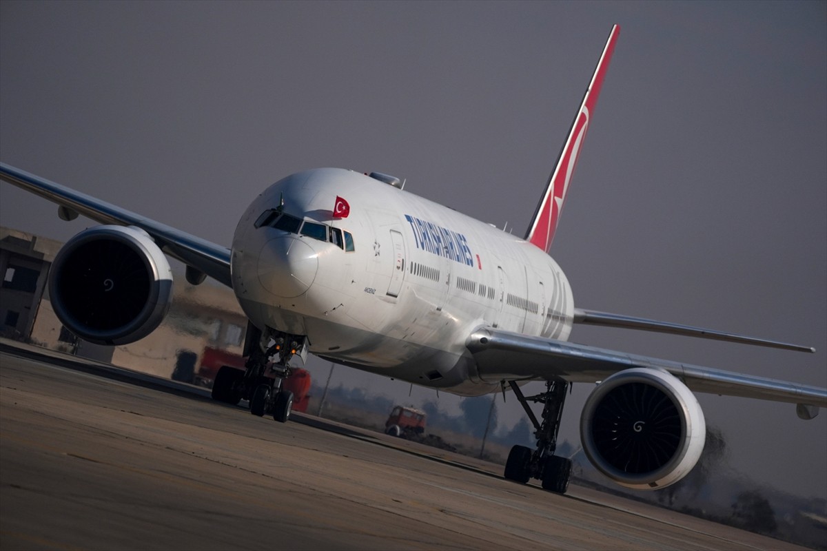 Türk Hava Yollarının (THY) 13 yıl sonra Suriye'ye ilk seferini gerçekleştiren uçağı, Şam...