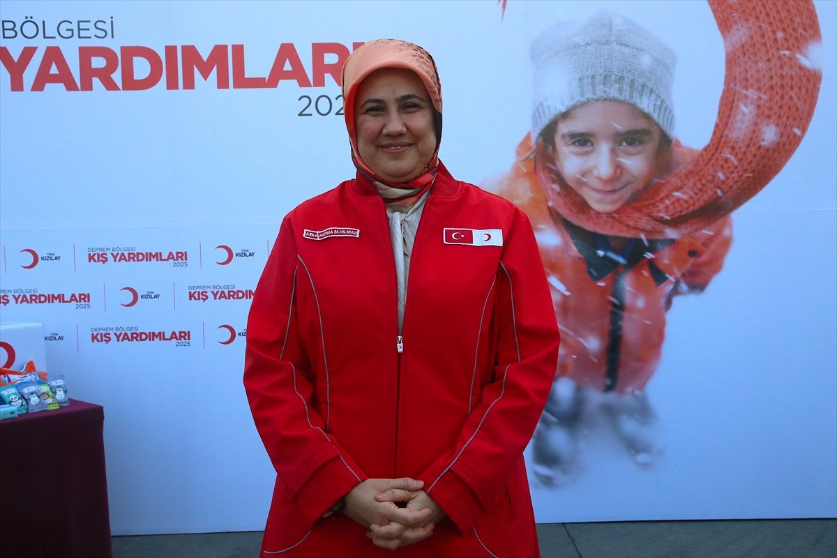 Türk Kızılay Genel Başkanı Fatma Meriç Yılmaz, Türk Kızılay Hatay Lojistik Merkezi'nde...