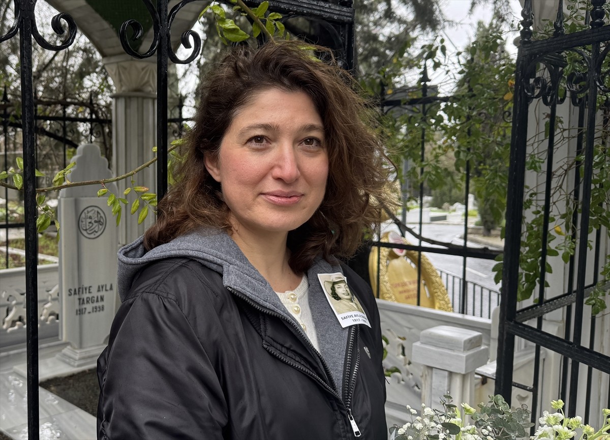 Türk Sanat Müziği sanatçısı Safiye Ayla Targan, vefatının 27. yılında Türk Eğitim Vakfının (TEV)...