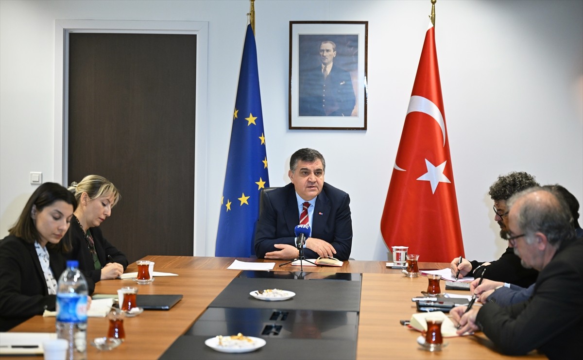 Türkiye'nin Avrupa Birliği (AB) nezdinde Daimi Temsilcisi Büyükelçi Faruk Kaymakcı (ortada)...