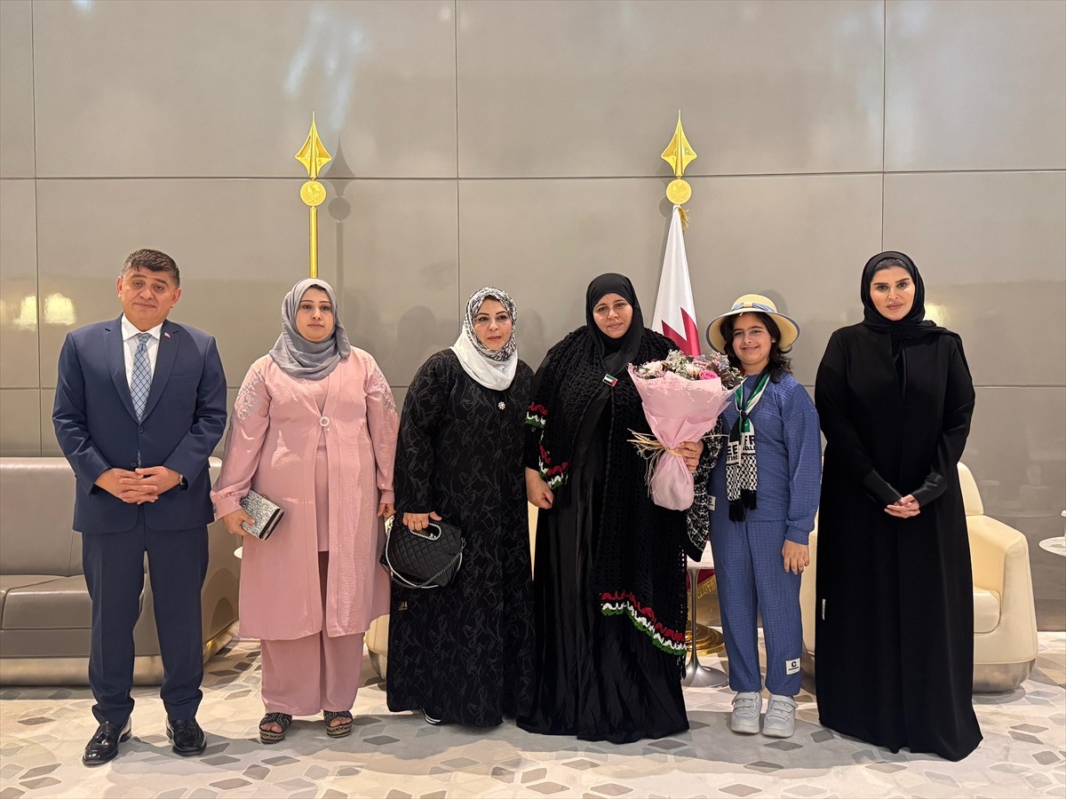 Türkiye'nin Doha Büyükelçiliğinin girişimi ve Katar makamlarının işbirliğiyle Gazzeli kız çocuğu...