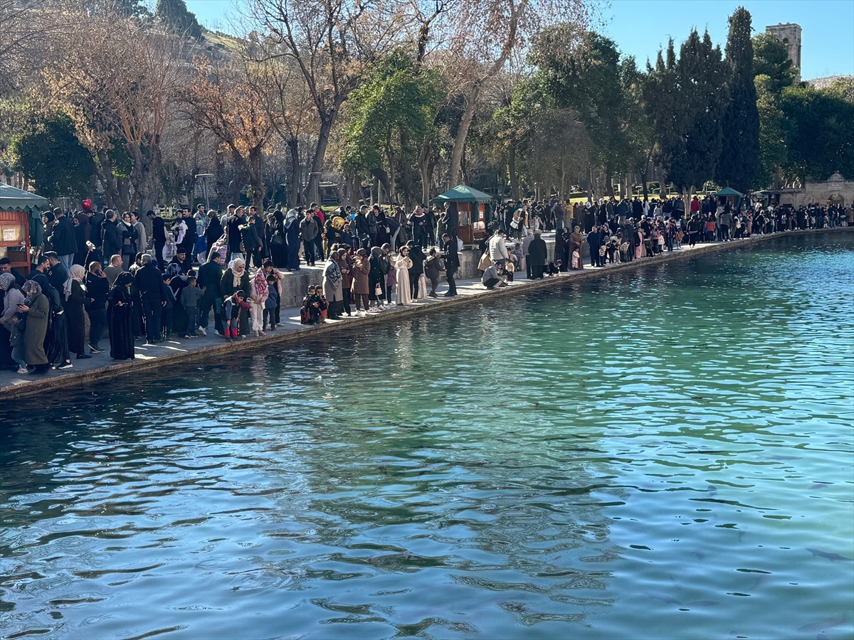 Türkiye'nin önemli turizm merkezlerinden Şanlıurfa'daki tarihi Balıklıgöl Yerleşkesi'nde...