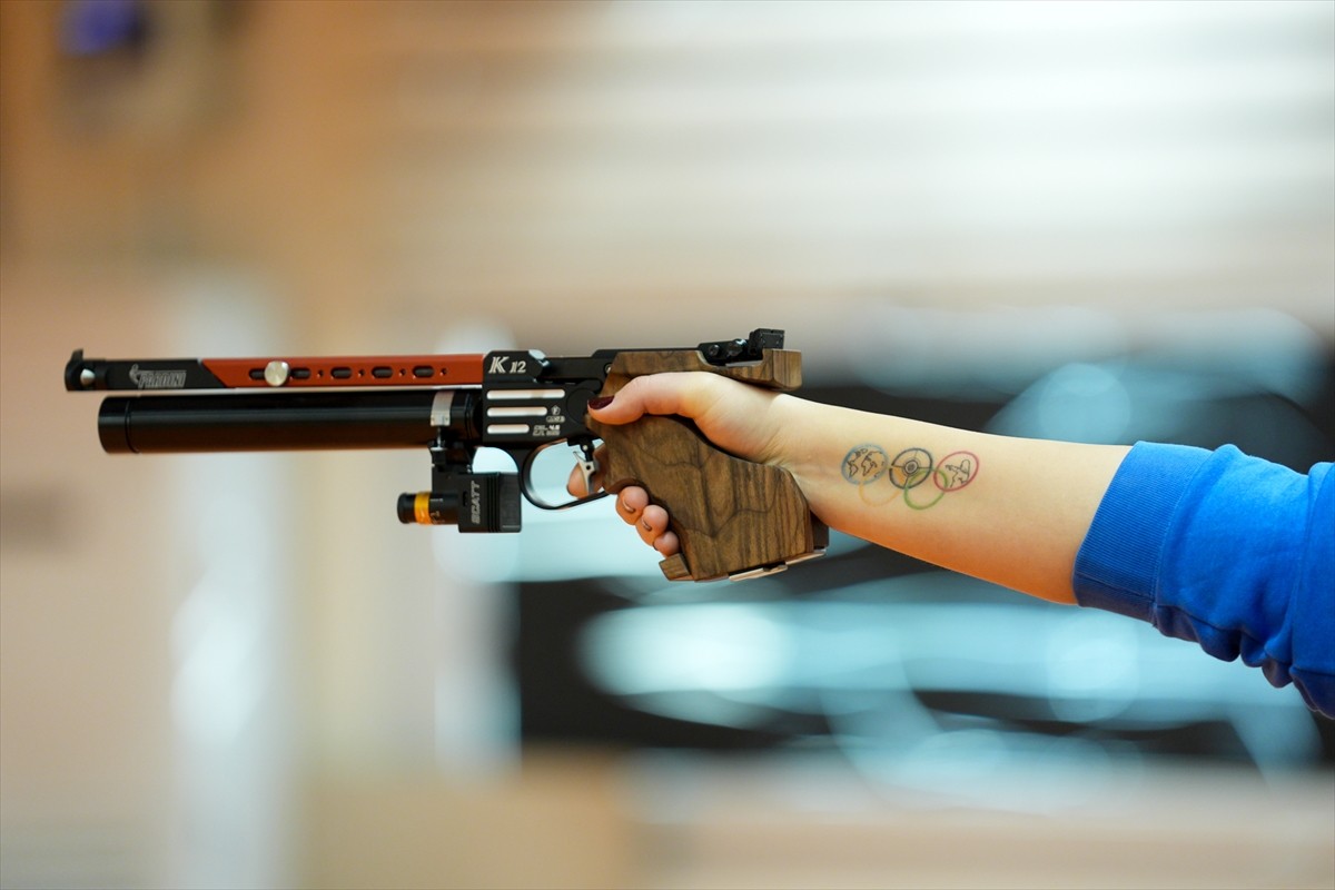 Türkiye'ye atıcılık branşında ilk olimpiyat madalyasını kazandıran Yusuf Dikeç ve Şevval İlayda...