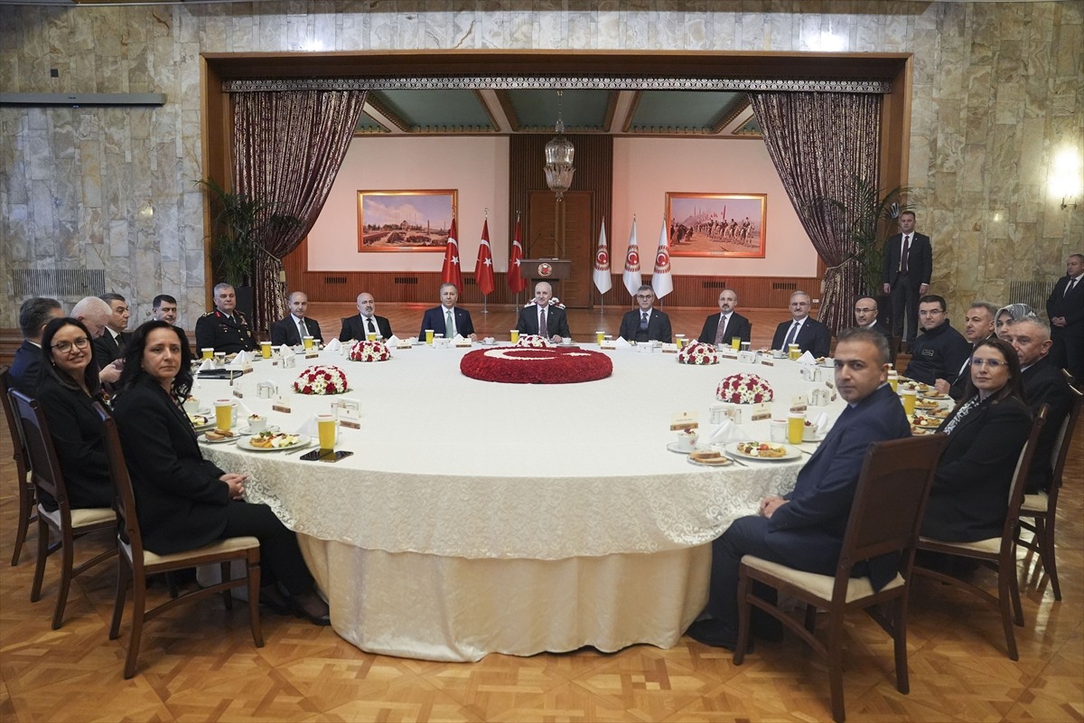 Türkiye Büyük Millet Meclisi (TBMM) Başkanı Numan Kurtulmuş (ortada), 10 Ocak İdareciler Günü...