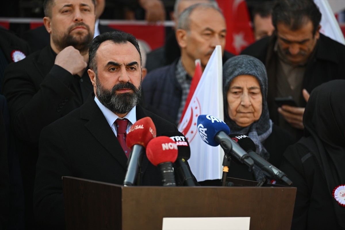 Türkiye Gaziler ve Şehit Aileleri Vakfı (TÜGŞAV) Genel Başkanı Lokman Aylar vakıfta, şehit...