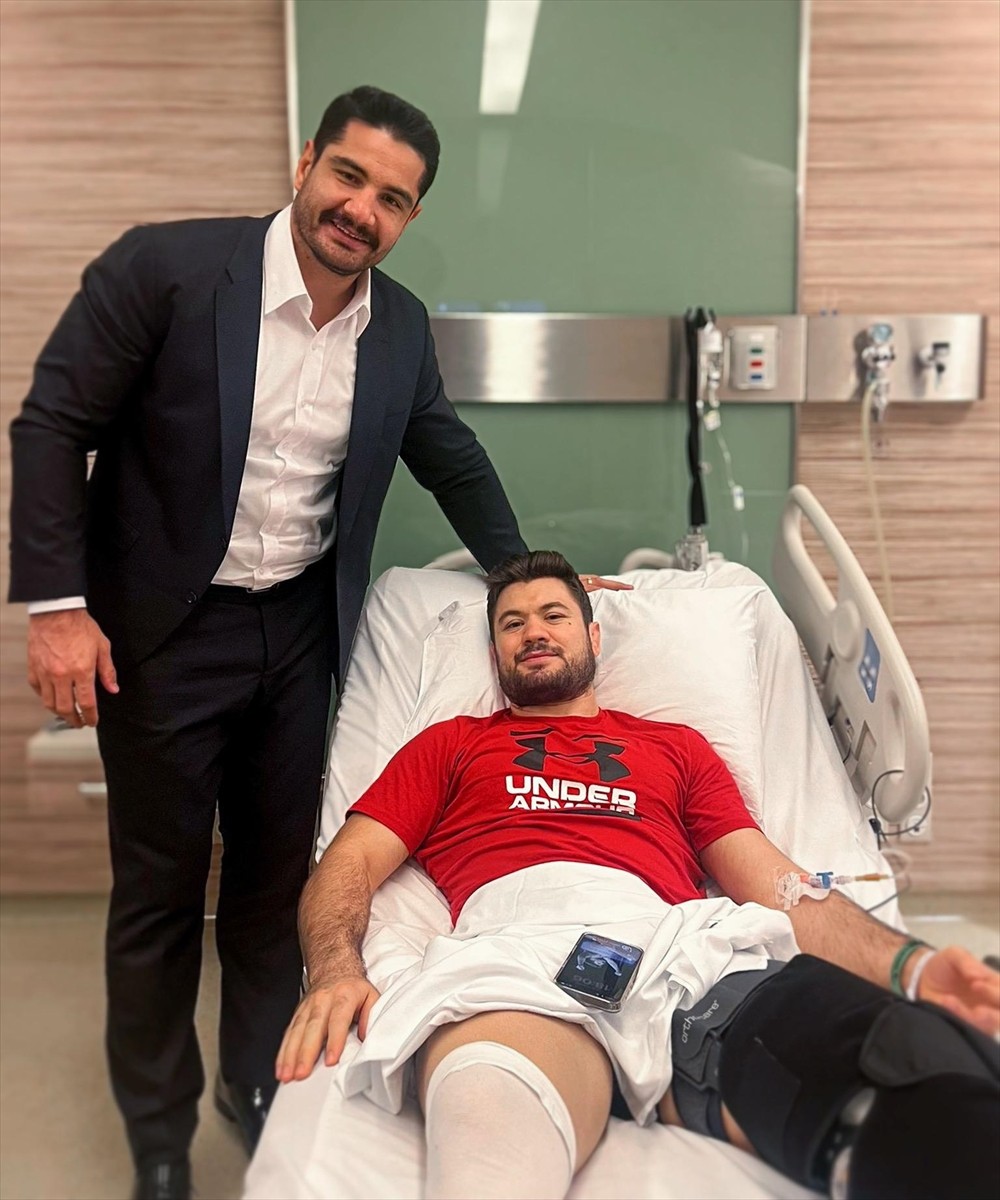 Türkiye Güreş Federasyonu Başkanı Taha Akgül, ameliyat olan milli güreşçi Ali Cengiz'i ziyaret...