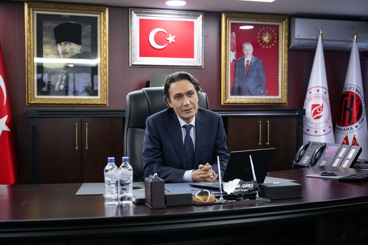 Türkiye Kömür İşletmeleri (TKİ) üretimi tamamlanmış maden sahalarına kurduğu güneş enerjisi...