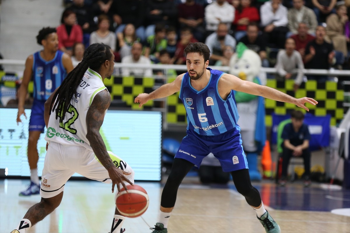 Türkiye Sigorta Basketbol Süper Ligi'nin 13. hafta maçında, Yukatel Merkezefendi Belediyesi Basket...