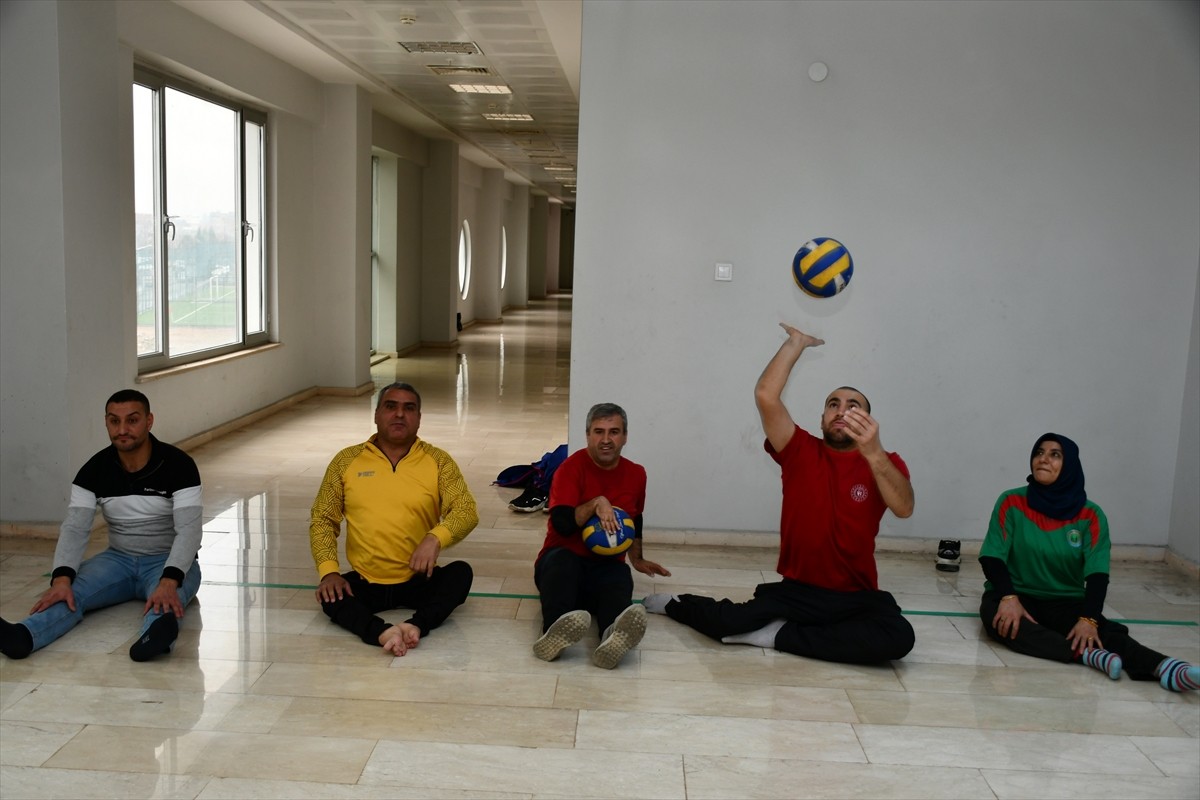 Türkiye Voleybol Federasyonu (TVF) Oturarak Voleybol 1. Ligi'nde mücadele eden Batman Ampute Spor...