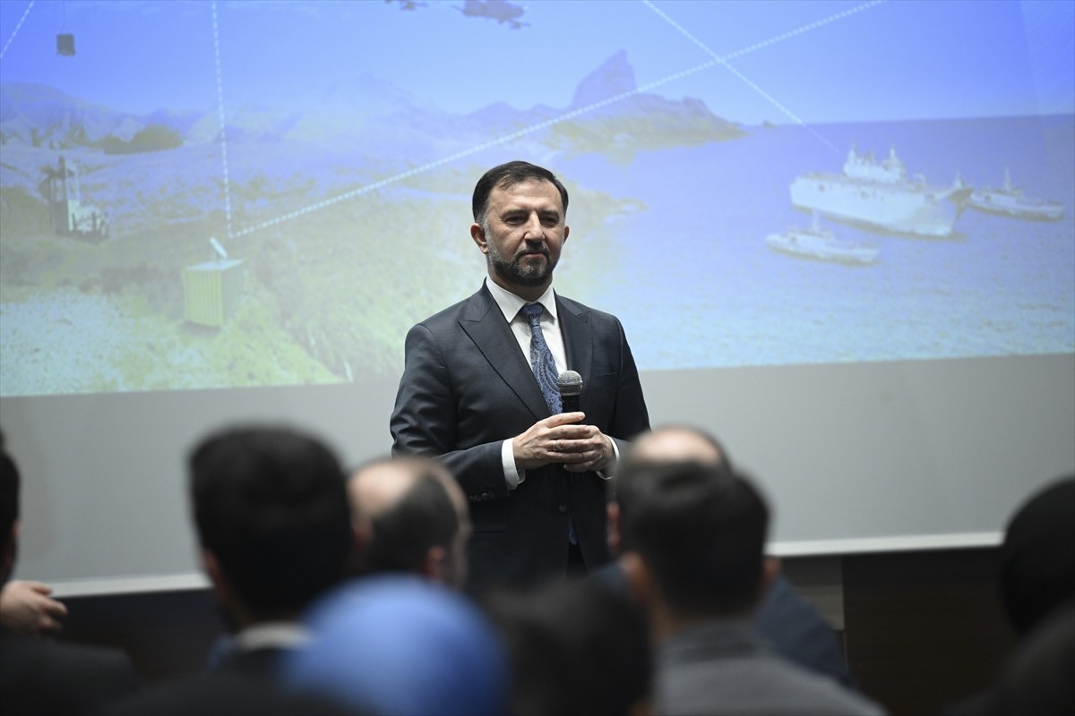 TUSAŞ Genel Müdürü Dr. Mehmet Demiroğlu, Türkiye Gençlik Vakfı (TÜGVA) tarafından TÜGVA Genel...