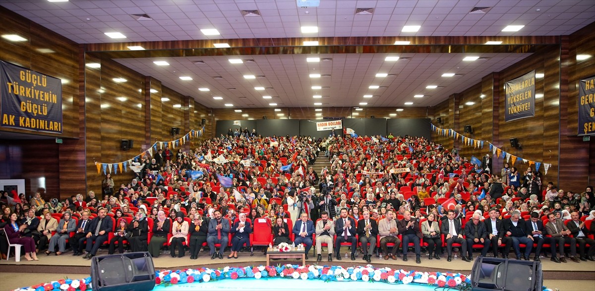 Van'da, AK Parti İl Kadın Kolları 7. Olağan Kongresi , Edremit ilçesindeki Evliya Çelebi Uygulama...