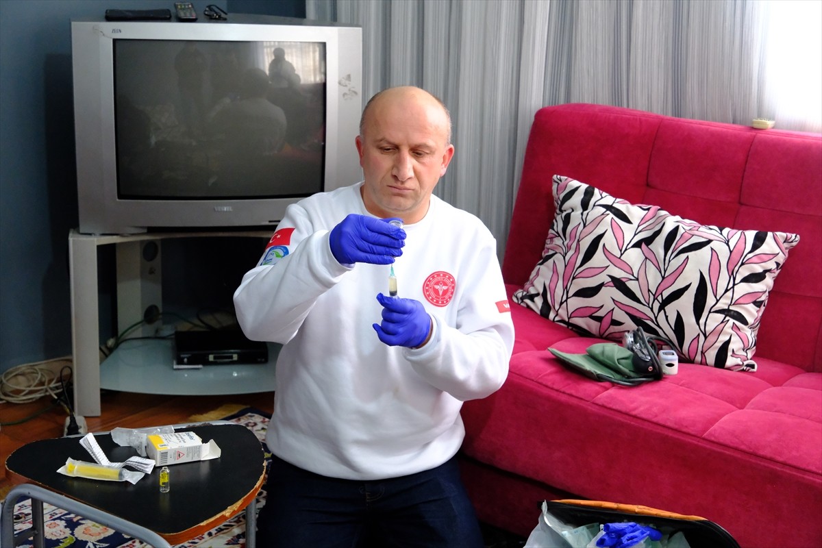 Van Eğitim ve Araştırma Hastanesi bünyesindeki Evde Sağlık Birimi ekipleri, geçen yıl kent...