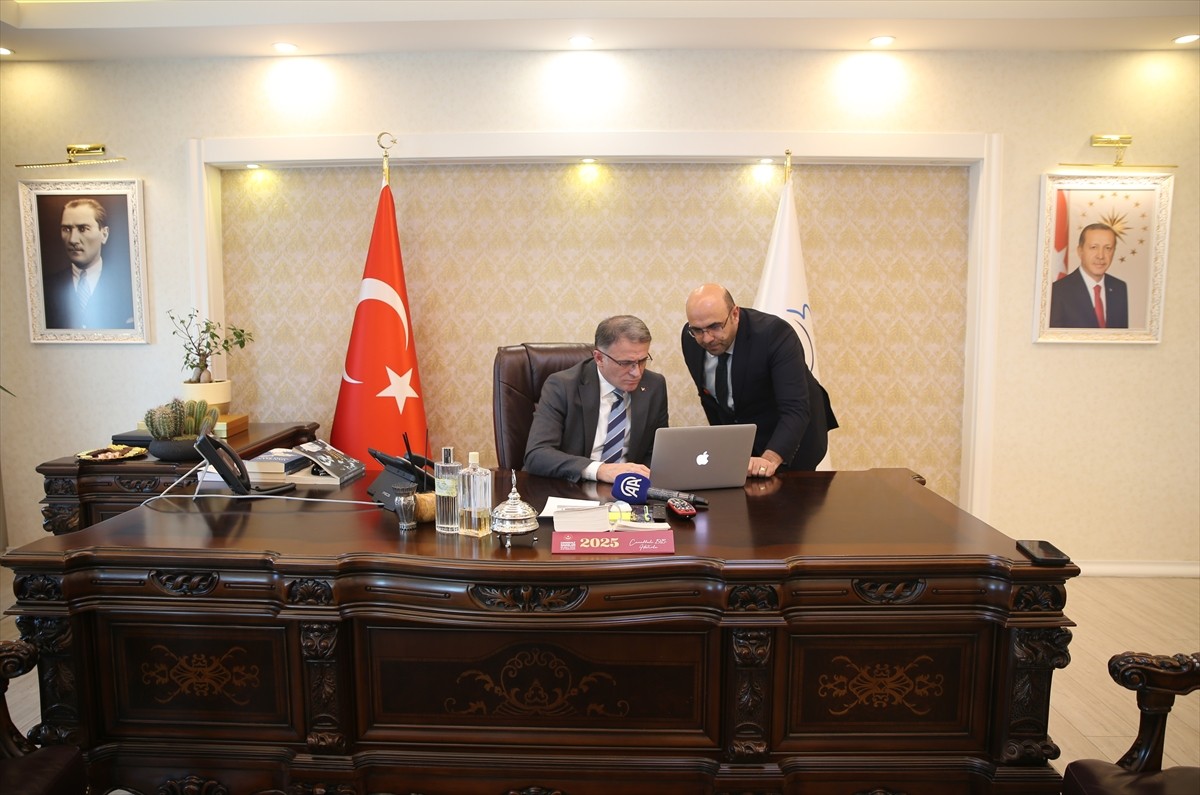 Van Valisi Ozan Balcı, Anadolu Ajansının (AA) gözünden 2024'e damga vuran olaylar ile yaşama dair...