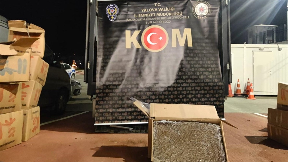 Yalova'da polisin durdurduğu kamyonda 3 milyon 360 bin dolu makaron ele geçirildi, sürücü...