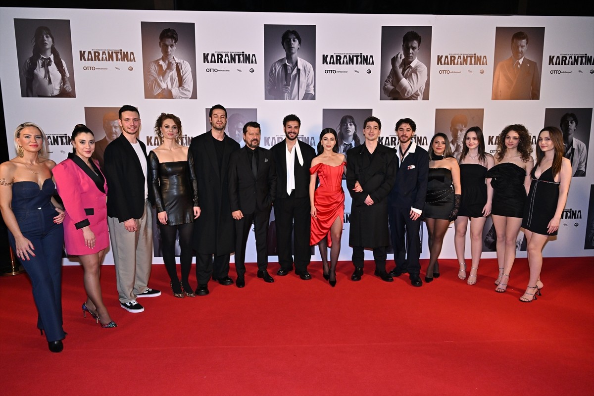 Yazar Beyza Alkoç'un aynı isimli kitabından sinemaya uyarlanan "Karantina" filmi, gala...