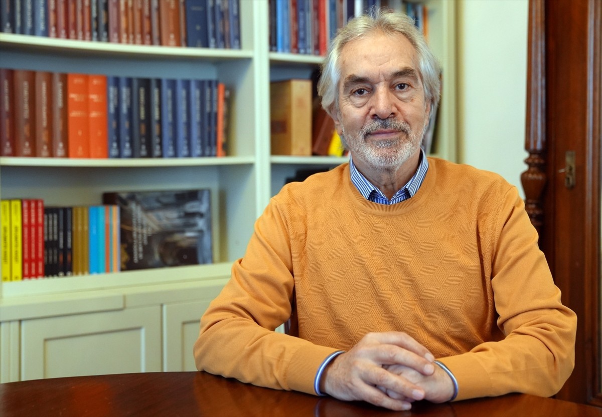 Yazar Prof. Dr. İskender Pala, eğlence kültürünü, bugünkü insanlığın sorunlarını, Ortadoğu'da...