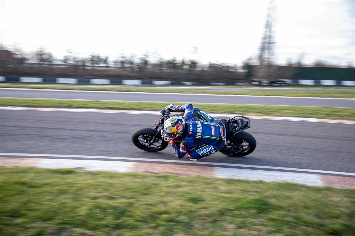 Yeni takımıyla Dünya Superbike Şampiyonası'nda (WSBK) mücadele edecek milli motosikletçi Bahattin...