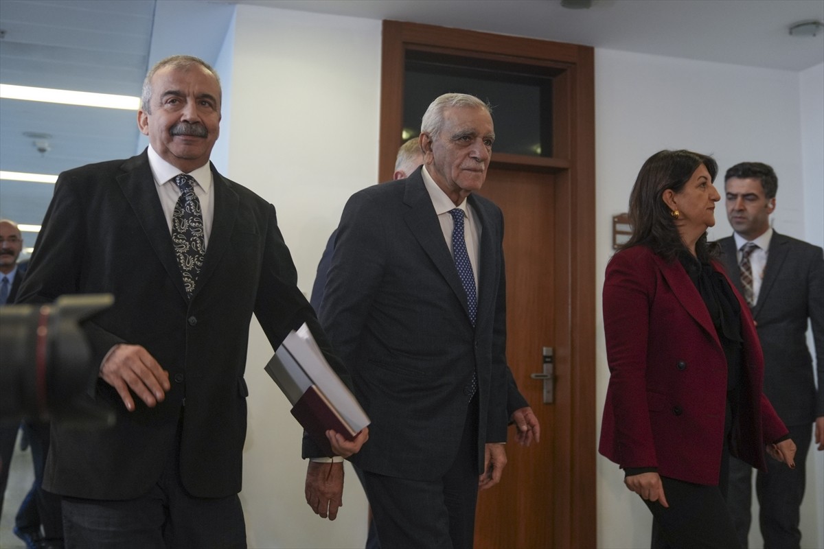 Yeniden Refah Partisi Genel Başkanı Fatih Erbakan, DEM Parti heyetiyle görüştü. TBMM'de...