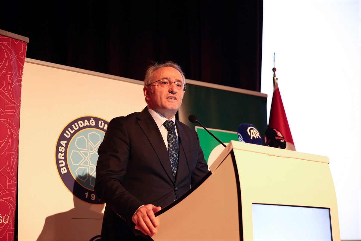 Yeşilay Genel Başkanı Mehmet Dinç, Bursa İl Milli Eğitim Müdürlüğü tarafından, Türkiye Yeşilay...