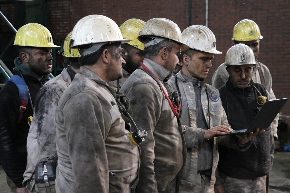 Zonguldak'ta, Türkiye Taşkömürü Kurumu (TTK) Karadon Müessese Müdürlüğüne ait maden ocağında...