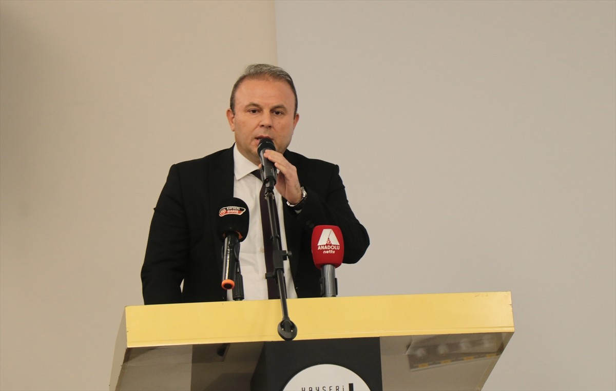 20. Kayseri Tarım, Hayvancılık ve Gıda Fuarı ziyaretçilere kapılarını açtı. Traktör modellerinden...