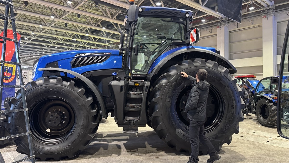 20. Kayseri Tarım, Hayvancılık ve Gıda Fuarı ziyaretçilere kapılarını açtı. Traktör modellerinden...