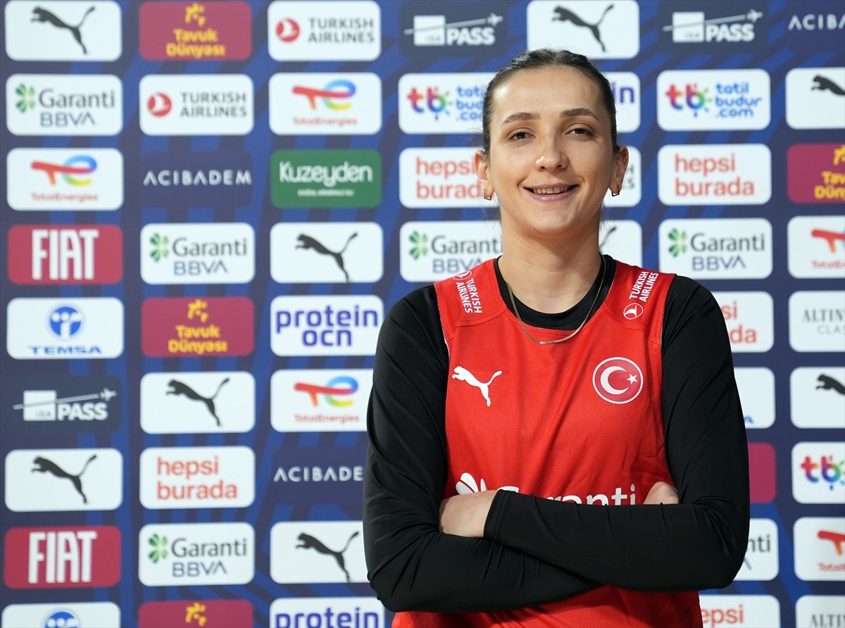 A Milli Kadın Basketbol oyuncusu Sinem Ataş, Basketbol Gelişim Merkezi'nde AA muhabirinin...