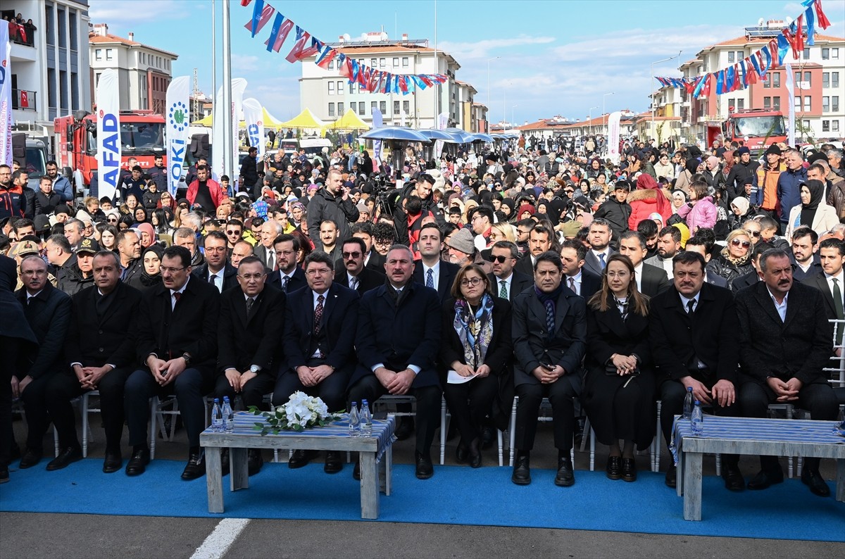 Adalet Bakanı Yılmaz Tunç (sol 5), depremde yaşamını yitirenler için Gaziantep'in İslahiye...