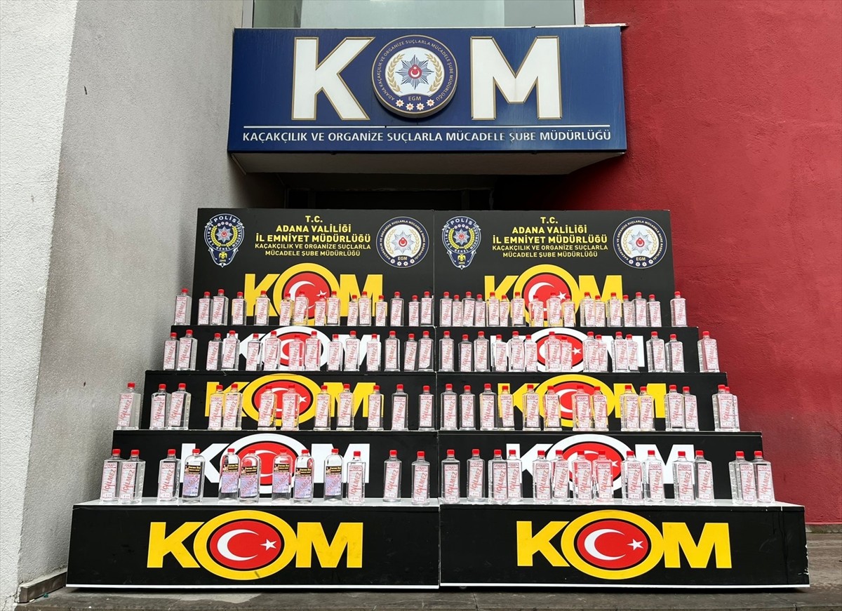 Adana'da 383 litre sahte içki ve içki yapımında kullanılan 166 aroma kiti ele geçirildi, 3 şüpheli...