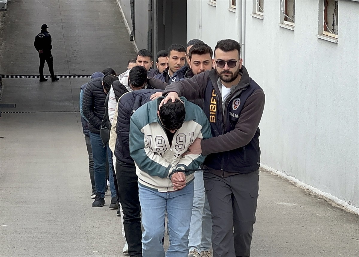Adana'da yasa dışı bahisten elde edilen gelirleri akladıkları iddiasıyla gözaltına alınan 7 zanlı...