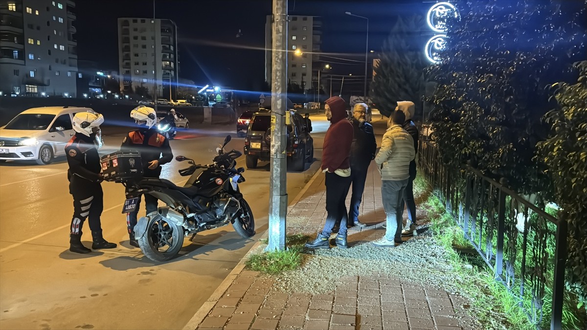 Adana'nın merkez Seyhan ilçesinde silahlı saldırıya uğrayan kişi hayatını kaybetti. Adreslerde 225...