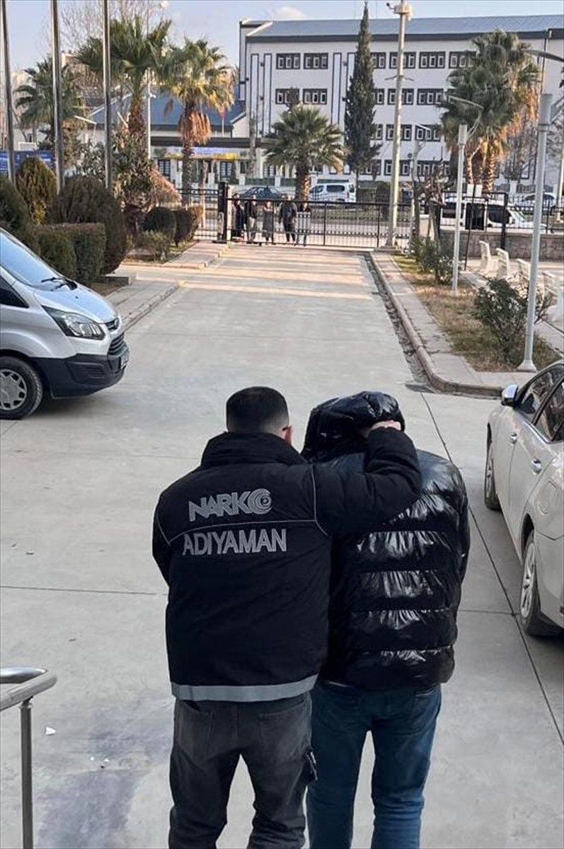 Adıyaman'da uyuşturucu operasyonunda gözaltına alınan 2 şüpheliden 1'i tutuklandı.