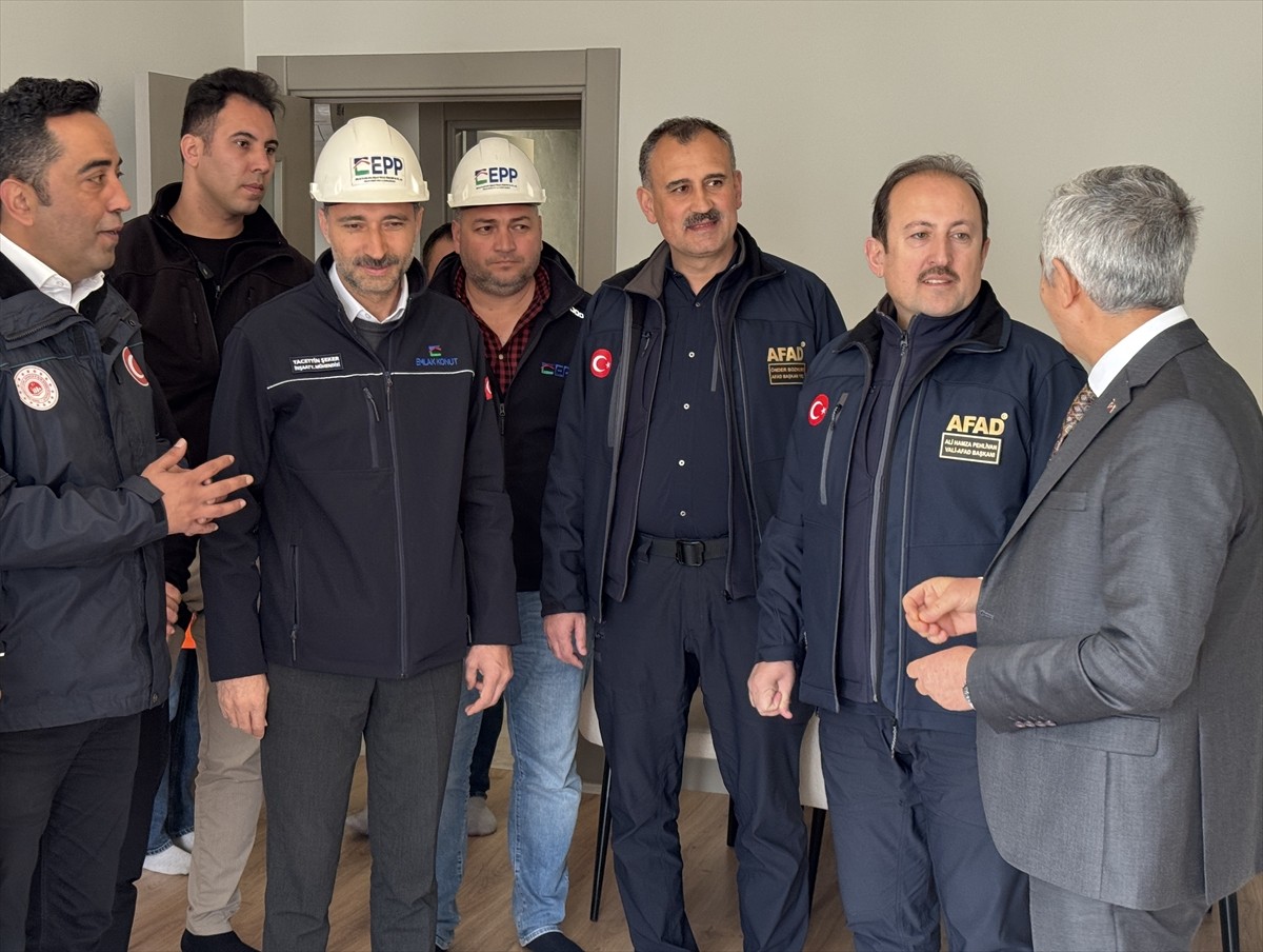 Afet ve Acil Durum Yönetimi (AFAD) Başkanı Ali Hamza Pehlivan (sağ 2), Kahramanmaraş'a saha...