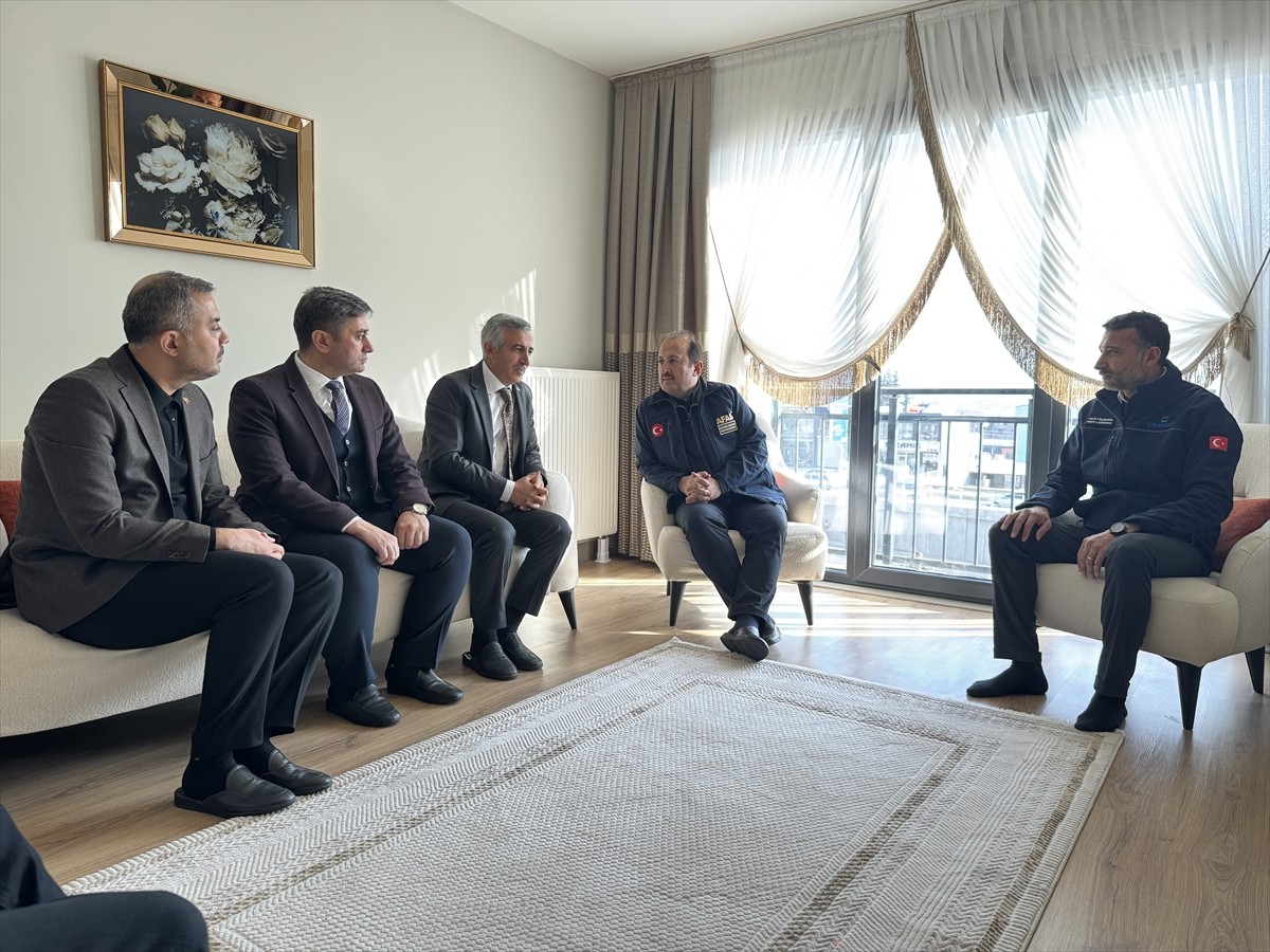 Afet ve Acil Durum Yönetimi (AFAD) Başkanı Ali Hamza Pehlivan (sağ 2), Kahramanmaraş'a saha...