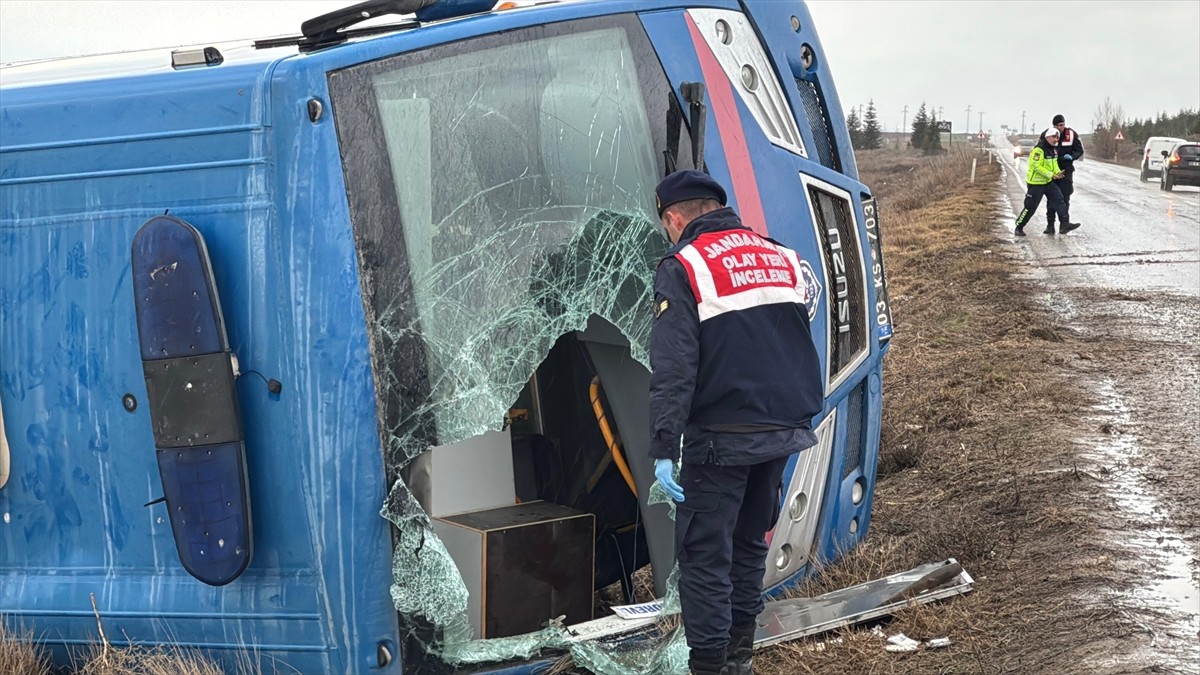 Afyonkarahisar'ın Bolvadin ilçesinde cezaevine ait ring aracının devrilmesi sonucu ilk...