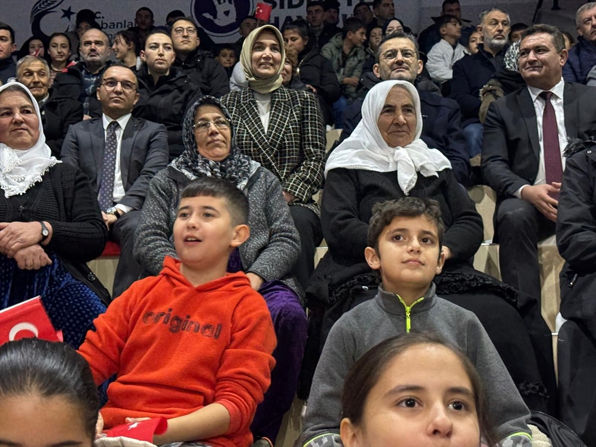 Afyonkarahisar'ın Çobanlar ilçesinde, şehit Cüneyt Taşyürek anısına voleybol maçı düzenlendi....