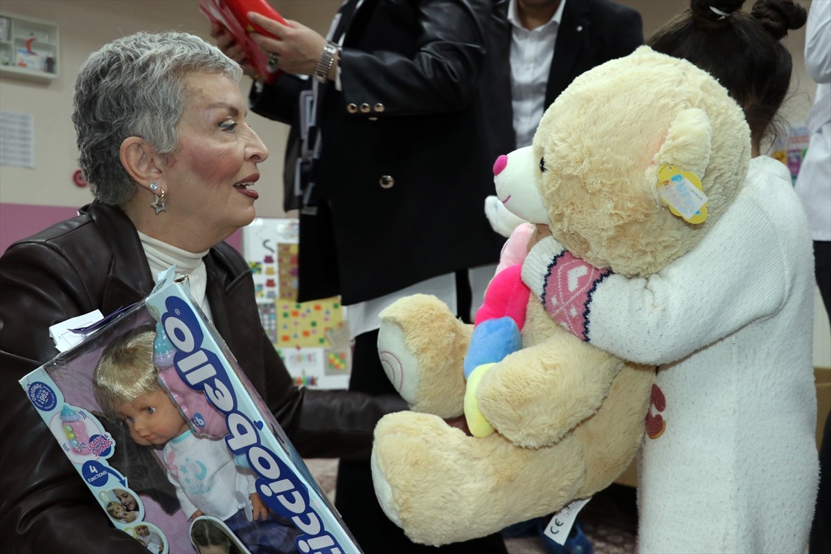 Ağrı'nın köylerindeki öğrenciler, İbrahim Çeçen Vakfınca hayata geçirilen "Mutluluk Harekatı"...