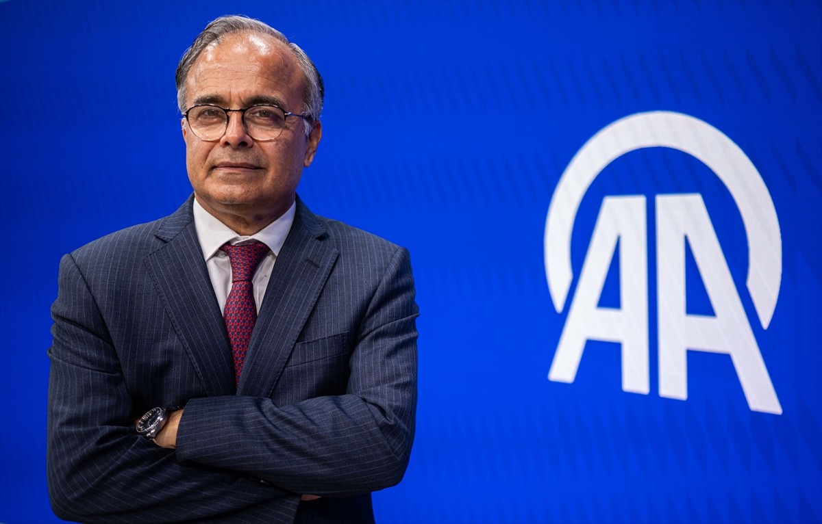 Ağustos 2023'te Ekonomik İşbirliği Teşkilatı (EİT) Genel Sekreterliği görevine başlayan Büyükelçi...