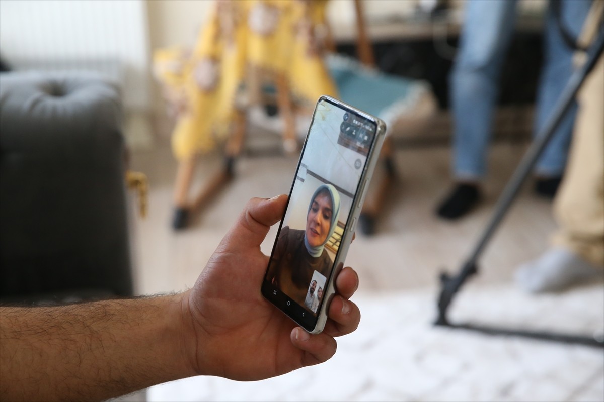 Aile ve Sosyal Hizmetler Bakanı Mahinur Özdemir Göktaş, dünyaevine girerken Aile ve Gençlik...