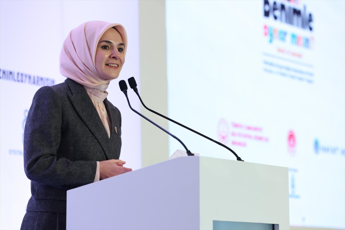 Aile ve Sosyal Hizmetler Bakanı Mahinur Özdemir Göktaş, gelişimsel aksaklık riski taşıyan 15-36 ay...