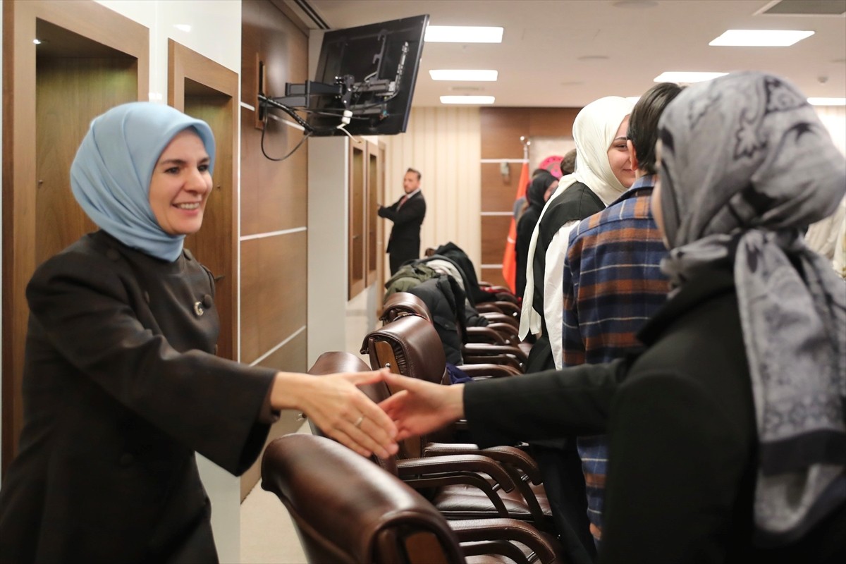 Aile ve Sosyal Hizmetler Bakanı Mahinur Özdemir Göktaş, ÖNDER İmam Hatipliler Derneğinin "Kılavuz...