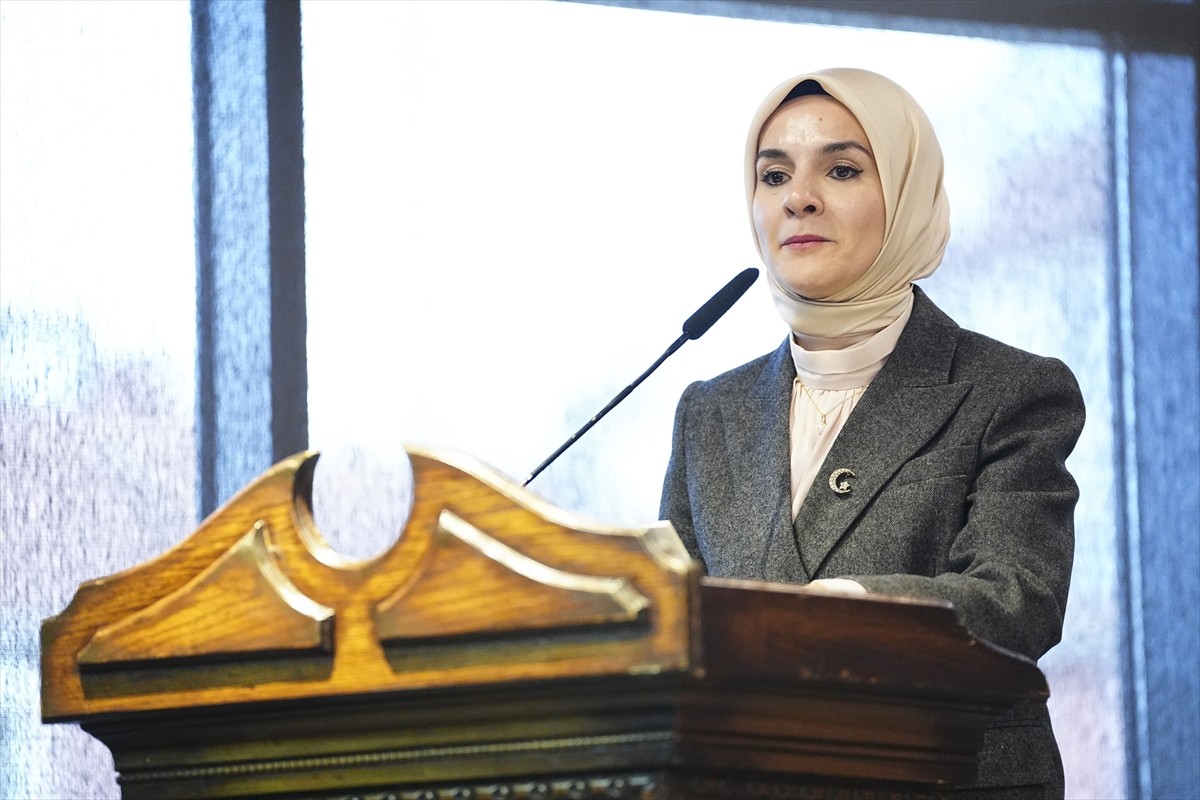 Aile ve Sosyal Hizmetler Bakanı Mahinur Özdemir Göktaş, Ümraniye Belediyesi Geleneksel Sanatlar...