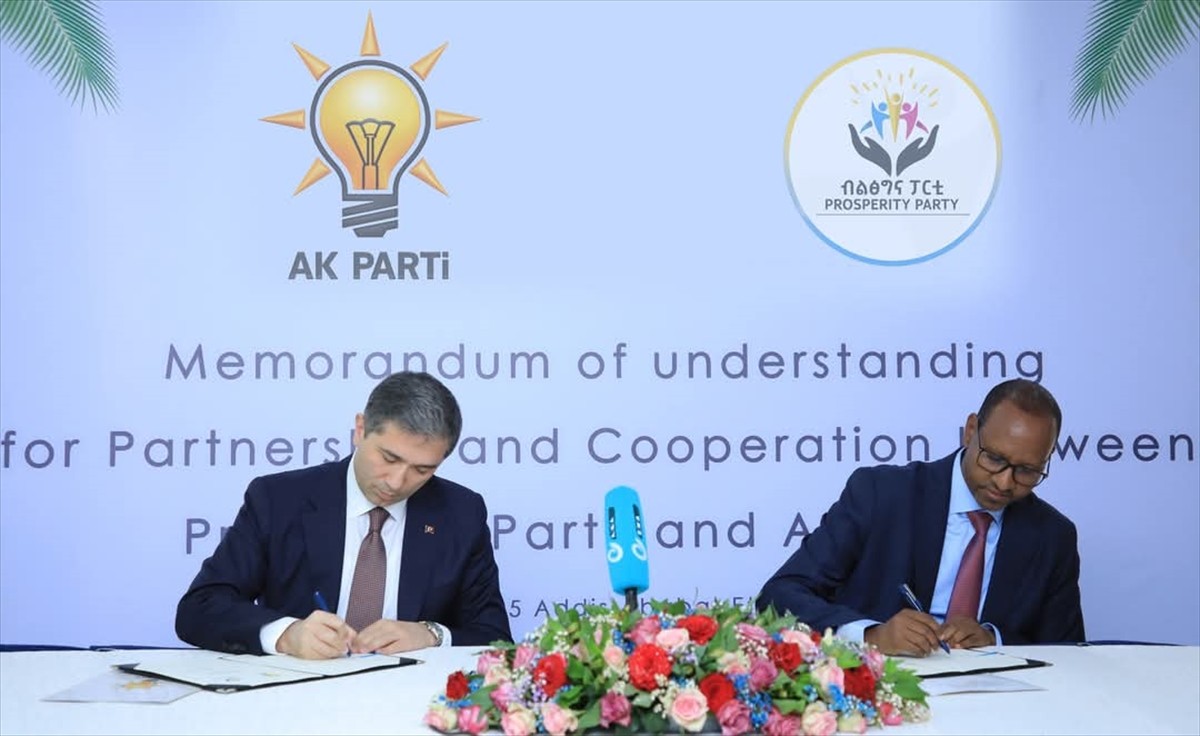 AK Parti Genel Başkan Yardımcısı Zafer Sırakaya (solda), AK Parti ile Etiyopya'da iktidar partisi...