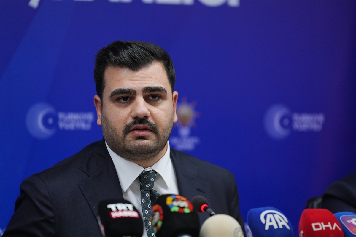 AK Parti Genel Sekreteri ve İzmir Milletvekili Eyyüp Kadir İnan (fotoğrafta) partisinin İzmir İl...